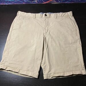 GAP Men's Beige Flat Front Shorts size 40